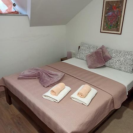 Apartmani Leptir Rakovica Buitenkant foto