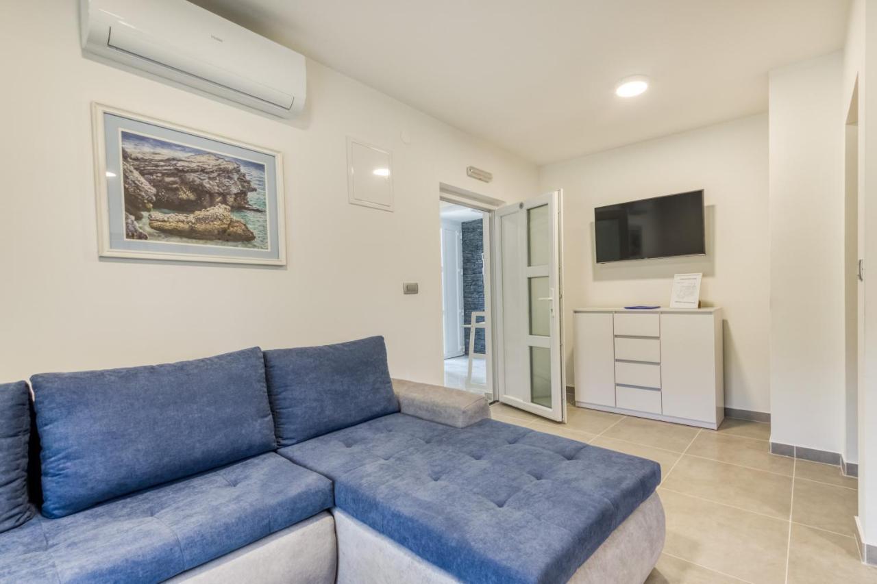Apartmani Leptir Rakovica Buitenkant foto