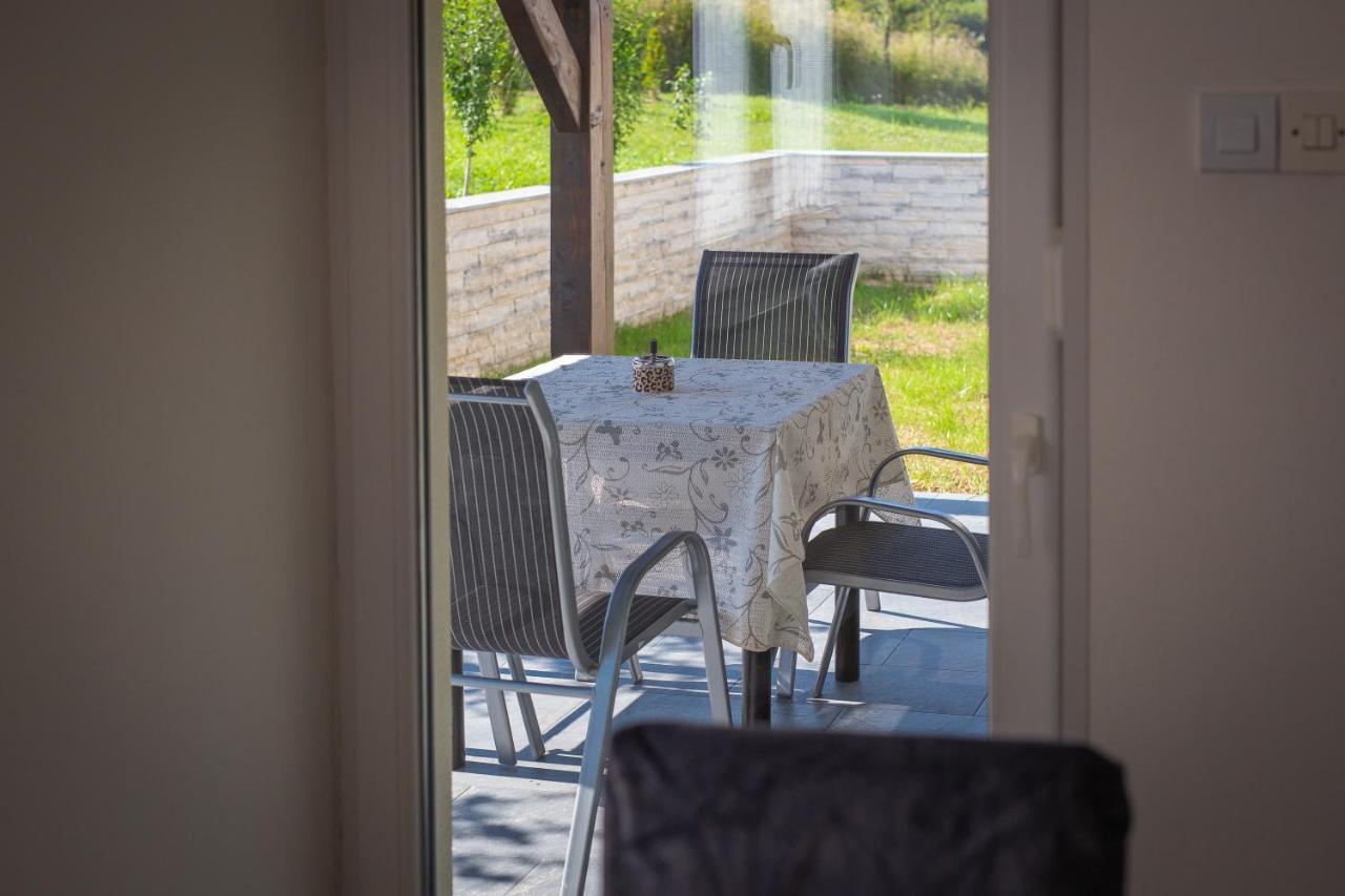Apartmani Leptir Rakovica Buitenkant foto