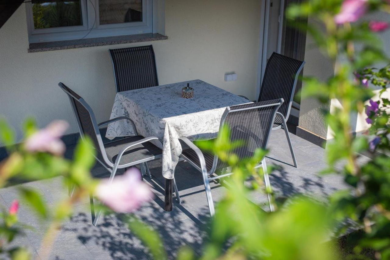Apartmani Leptir Rakovica Buitenkant foto