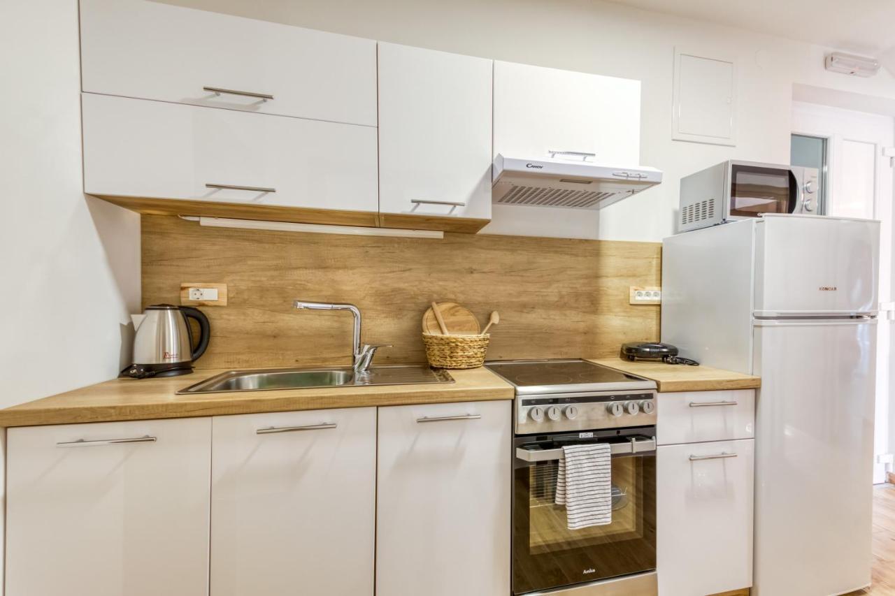 Apartmani Leptir Rakovica Buitenkant foto