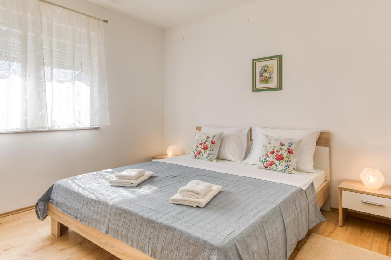 Apartmani Leptir Rakovica Buitenkant foto