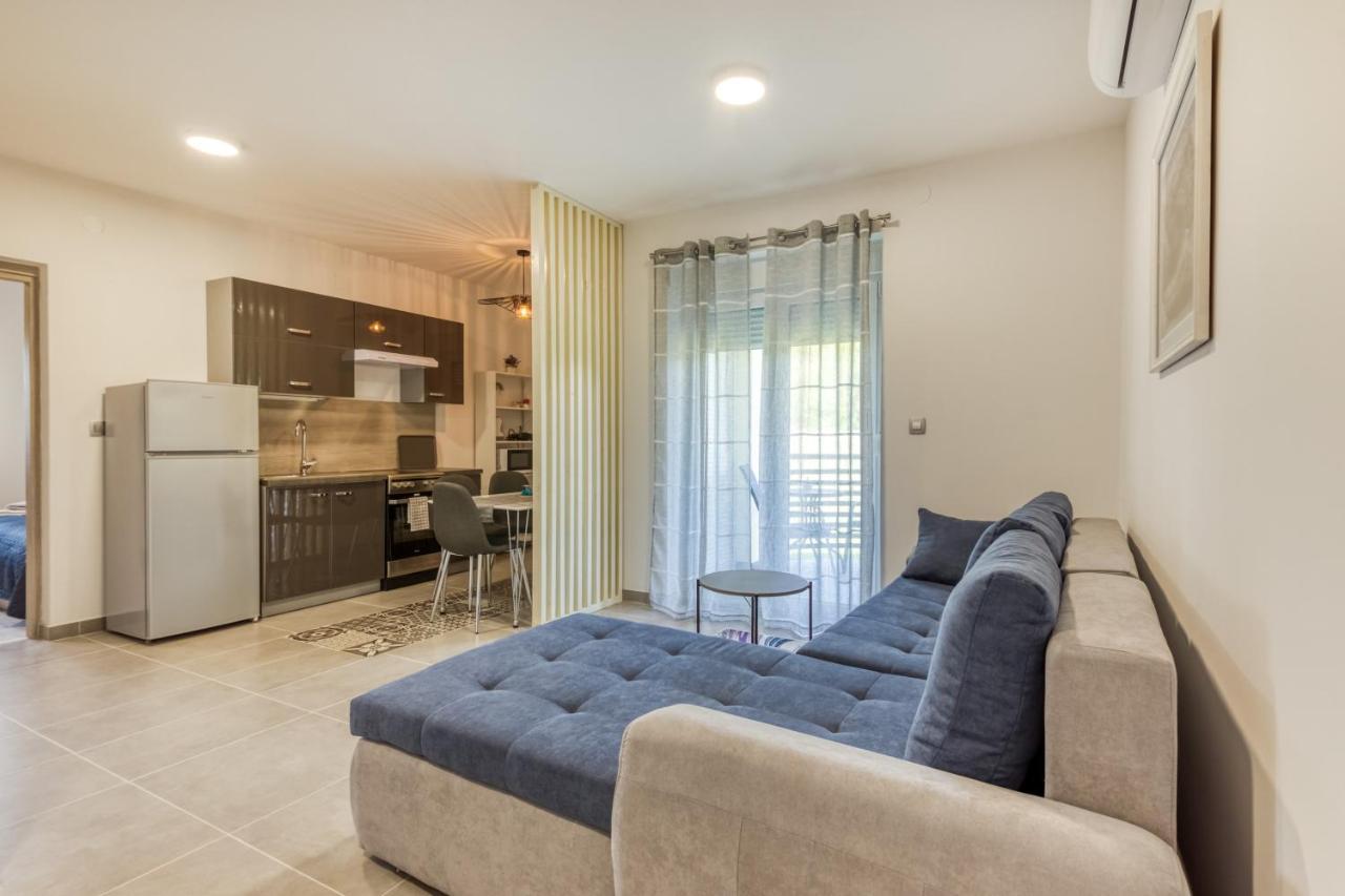 Apartmani Leptir Rakovica Buitenkant foto