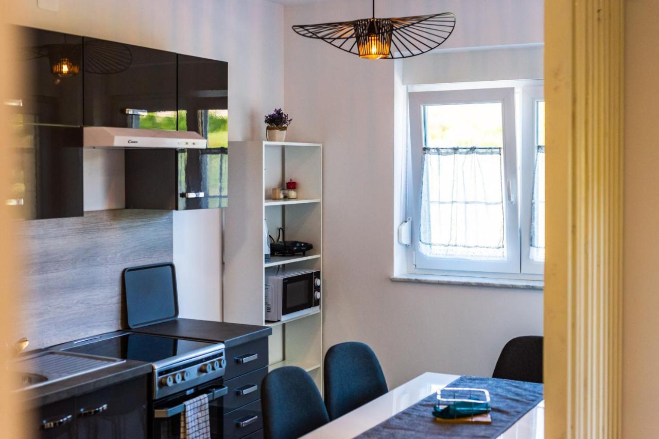 Apartmani Leptir Rakovica Buitenkant foto