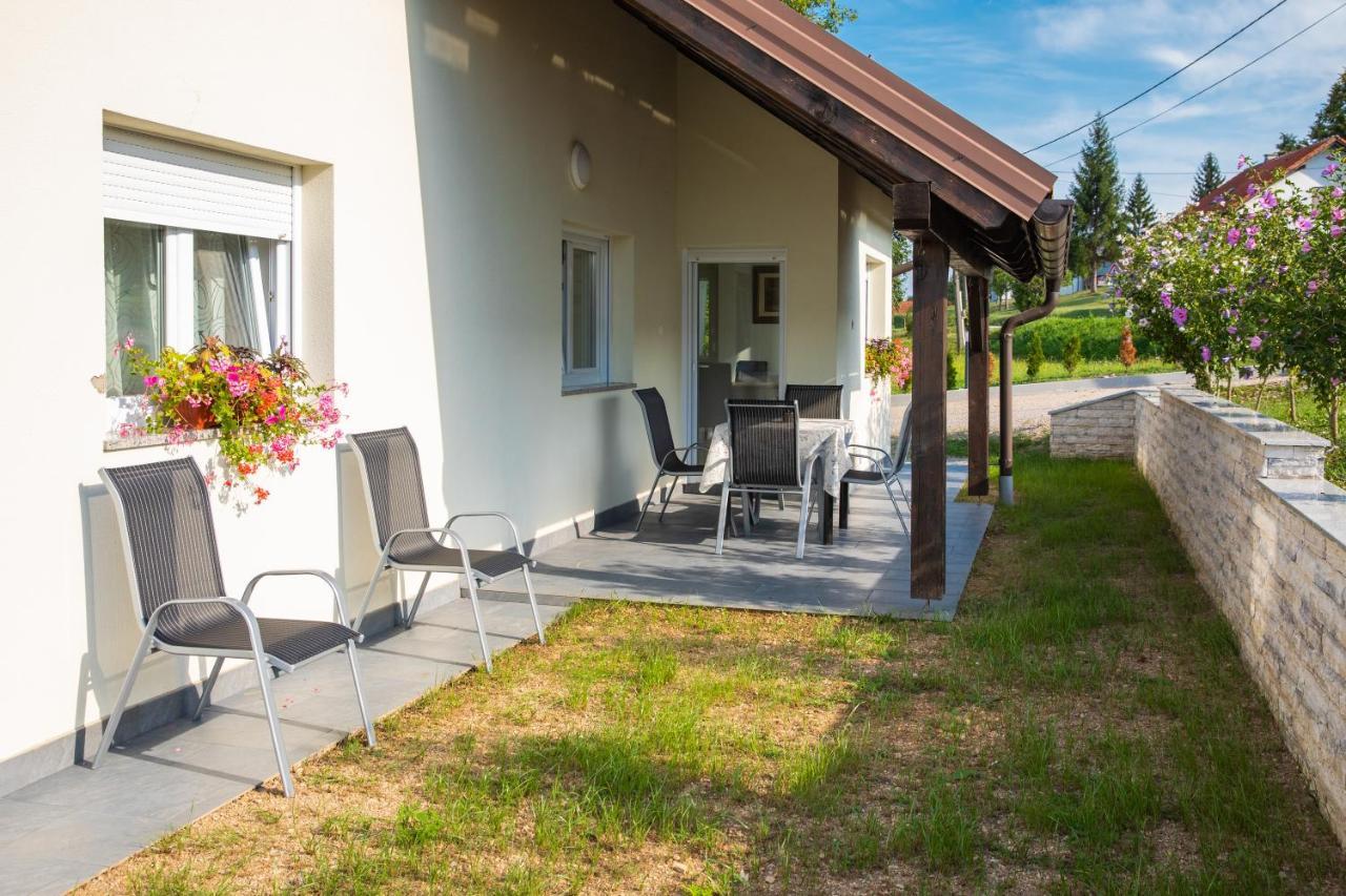 Apartmani Leptir Rakovica Buitenkant foto