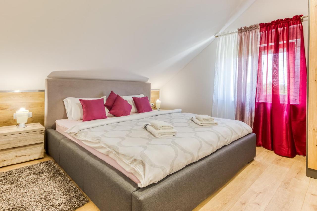 Apartmani Leptir Rakovica Buitenkant foto
