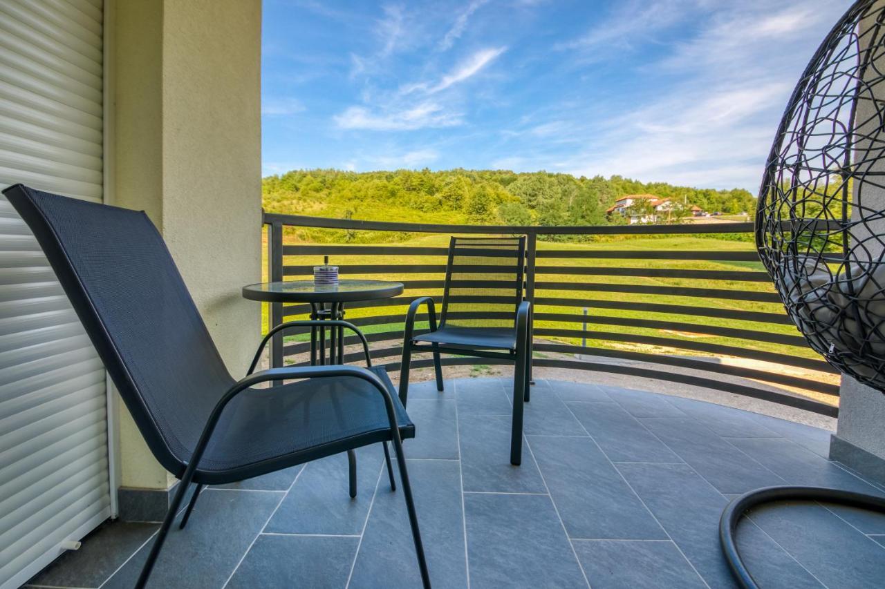 Apartmani Leptir Rakovica Buitenkant foto