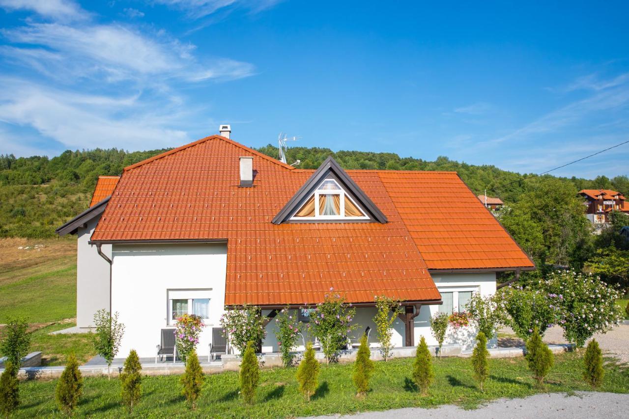 Apartmani Leptir Rakovica Buitenkant foto