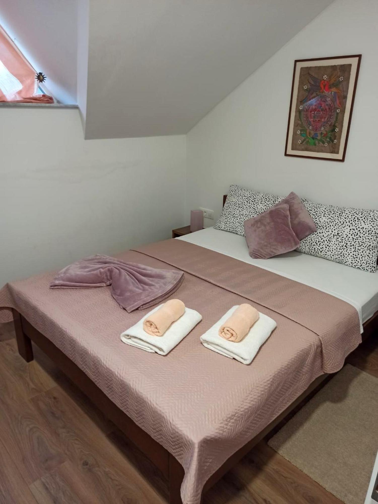 Apartmani Leptir Rakovica Buitenkant foto