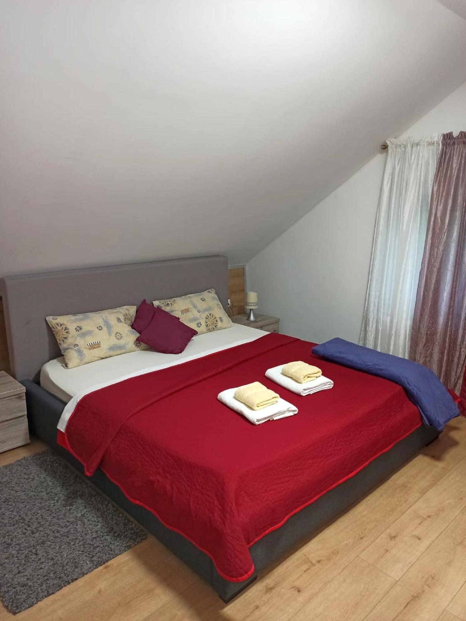Apartmani Leptir Rakovica Buitenkant foto