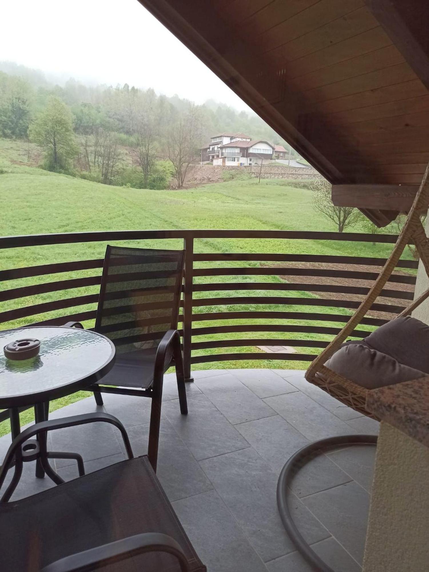 Apartmani Leptir Rakovica Buitenkant foto