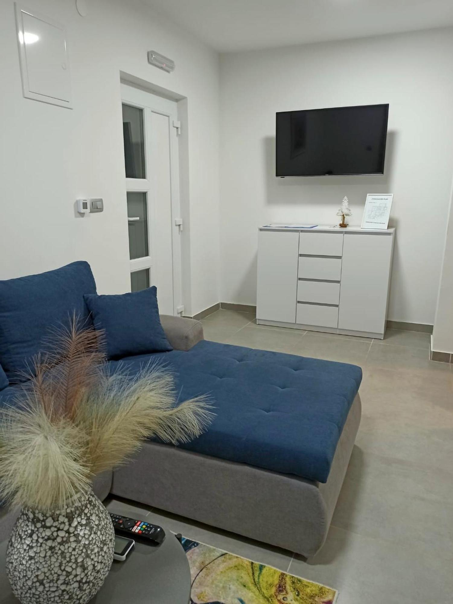 Apartmani Leptir Rakovica Buitenkant foto
