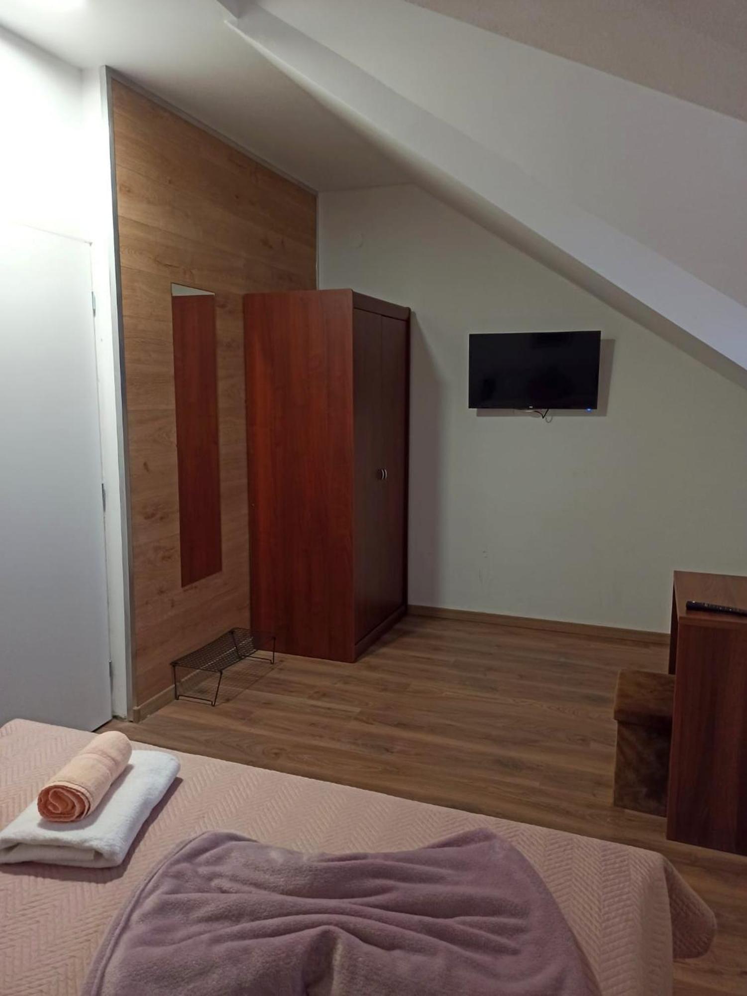 Apartmani Leptir Rakovica Buitenkant foto