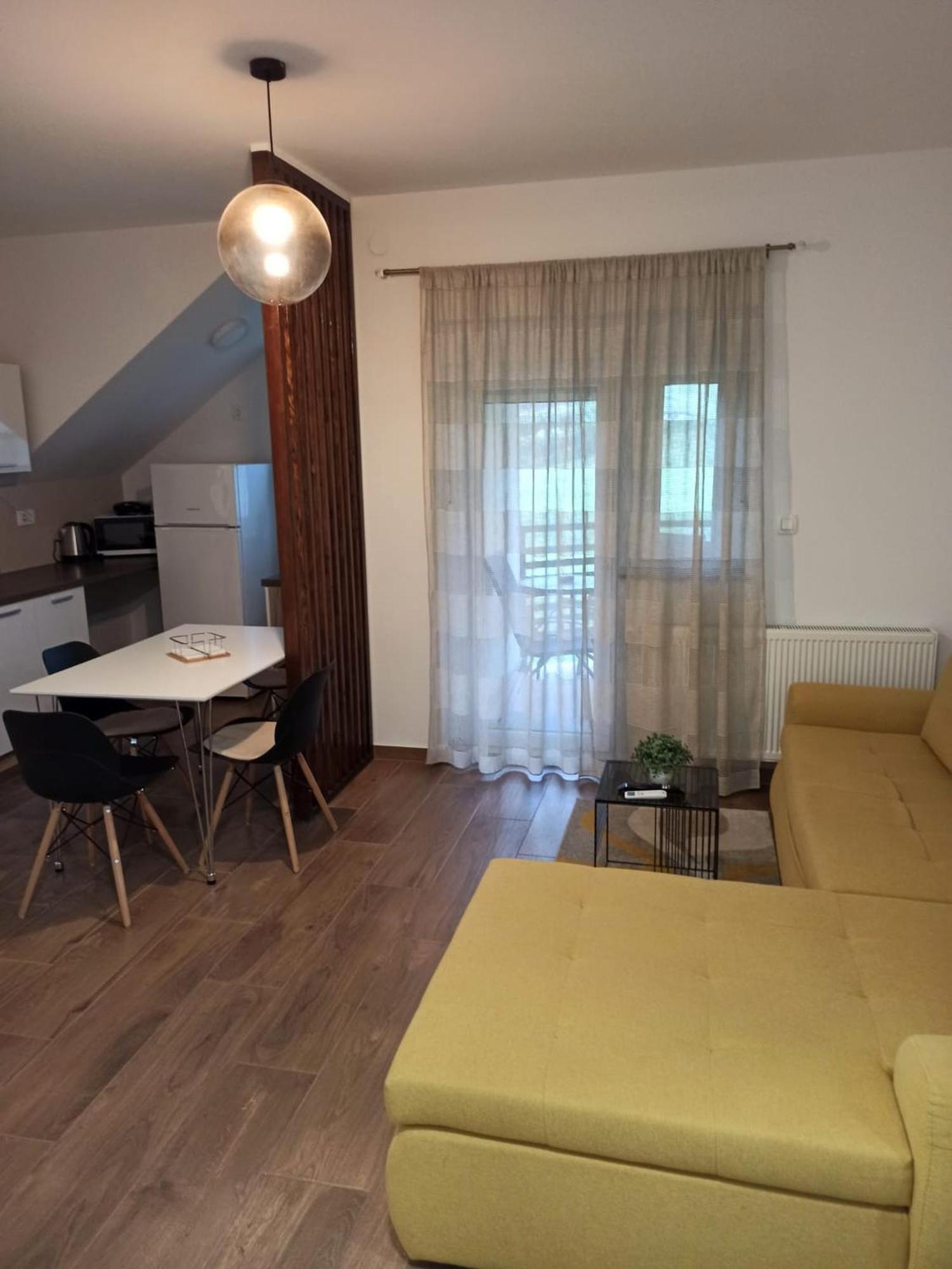 Apartmani Leptir Rakovica Buitenkant foto