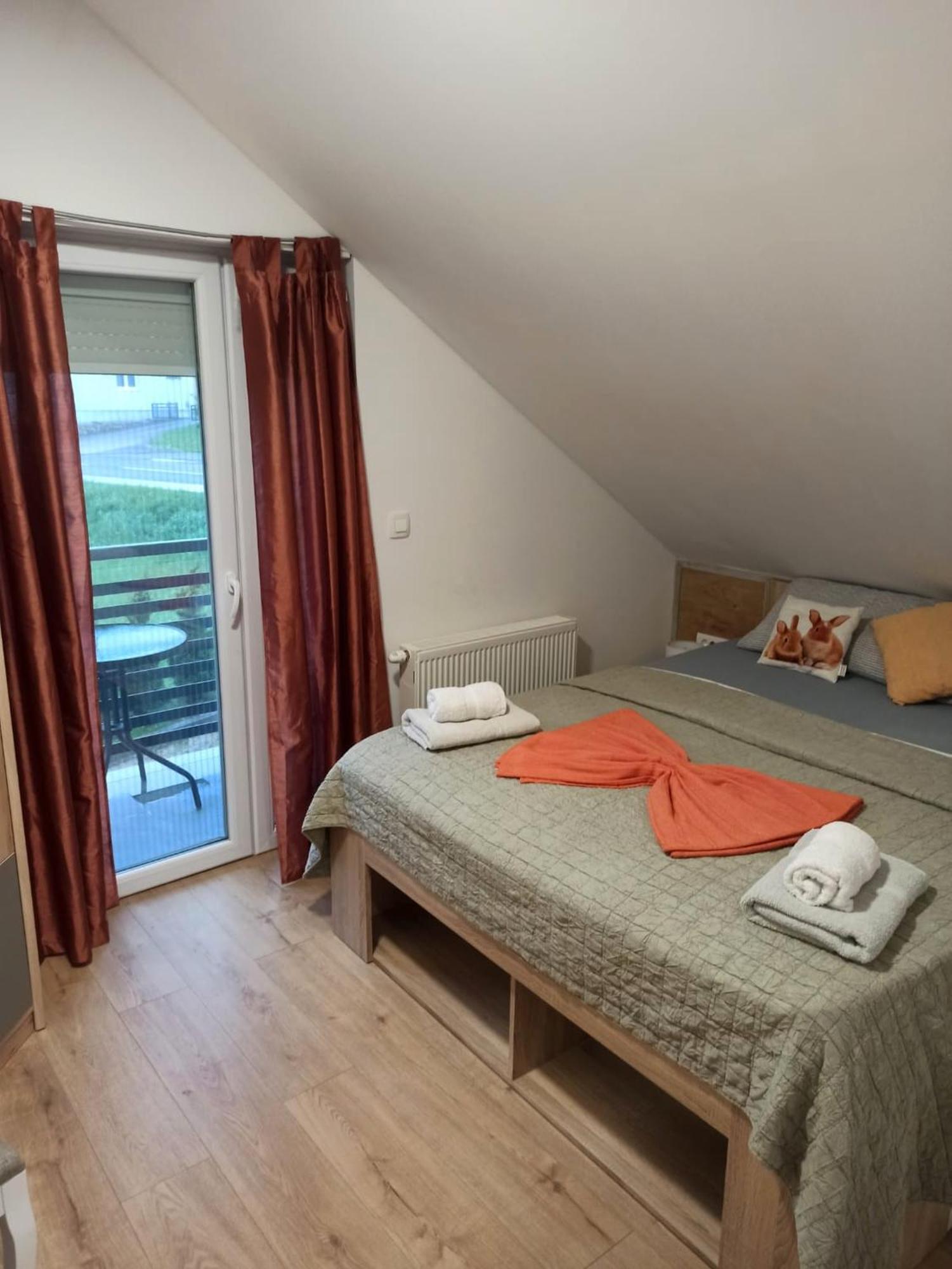 Apartmani Leptir Rakovica Buitenkant foto